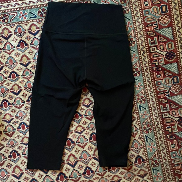 Everlane The Perform Cropped Legging - Picture 6 of 6